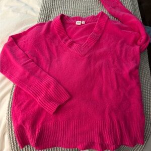 GAP Women's V-Neck Sweater in Hot Pink